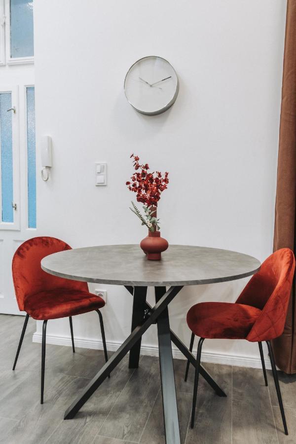 D84- Boutique Apartments, Best Location, By Bqa 布达佩斯 外观 照片